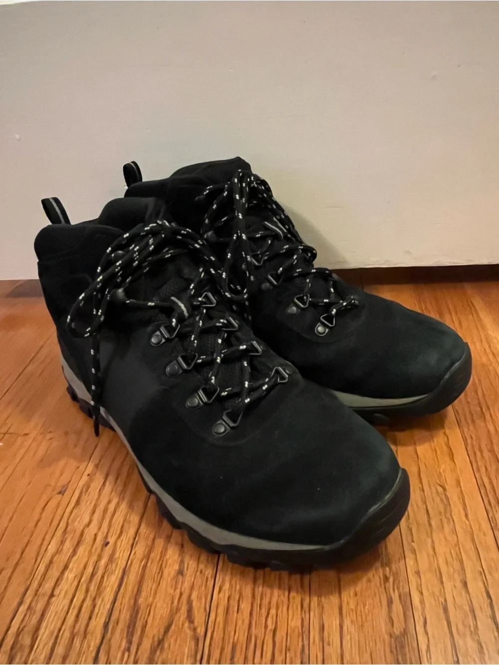 Columbia Newton Ridge Plus II Suede Waterproof Hiking Boot - Black/Stratus